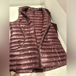 LULULEMON puffer vest size 12! Burgundy colour, never worn!